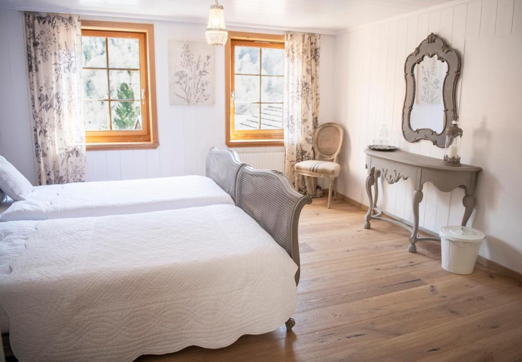 Casa Pasch - Boutique Bed And Breakfast In Cumpadials Sumvitg エクステリア 写真