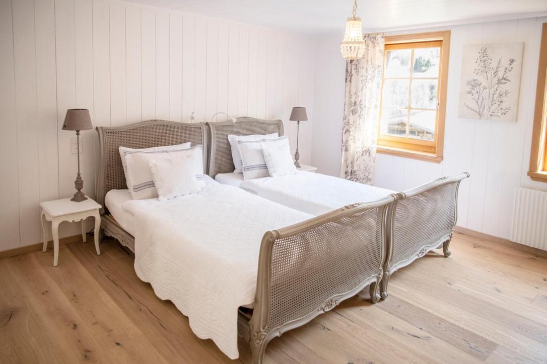 Casa Pasch - Boutique Bed And Breakfast In Cumpadials Sumvitg エクステリア 写真